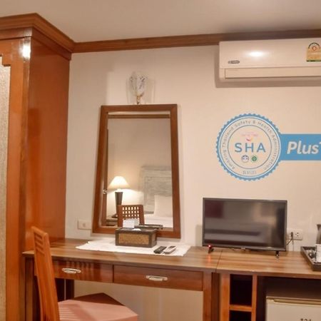 Le Tanjong House Hotel Patong Bagian luar foto