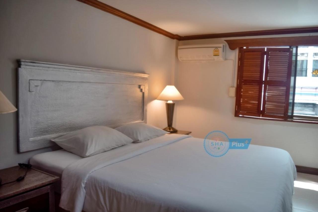 Le Tanjong House Hotel Patong Bagian luar foto
