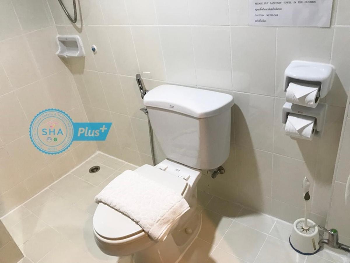 Le Tanjong House Hotel Patong Bagian luar foto