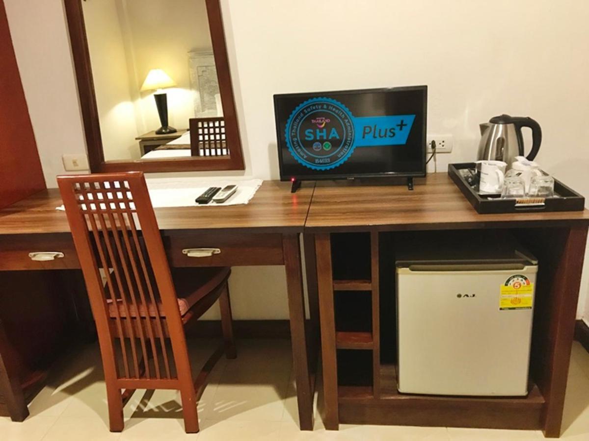 Le Tanjong House Hotel Patong Bagian luar foto