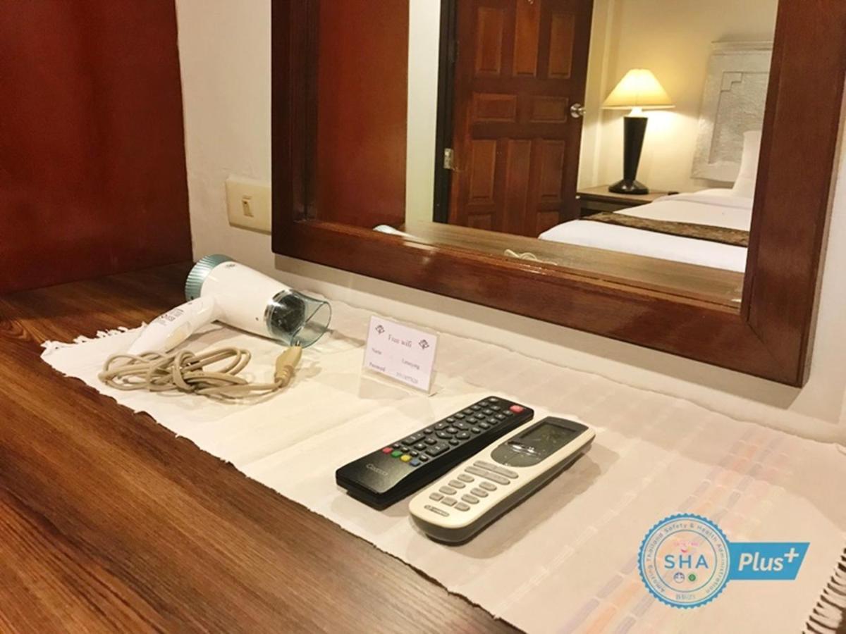 Le Tanjong House Hotel Patong Bagian luar foto