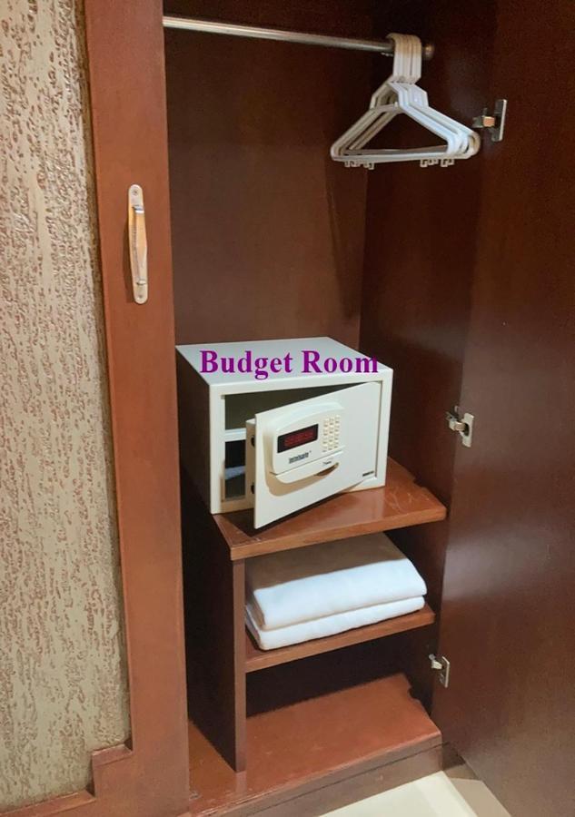Le Tanjong House Hotel Patong Bagian luar foto