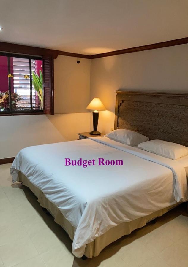 Le Tanjong House Hotel Patong Bagian luar foto