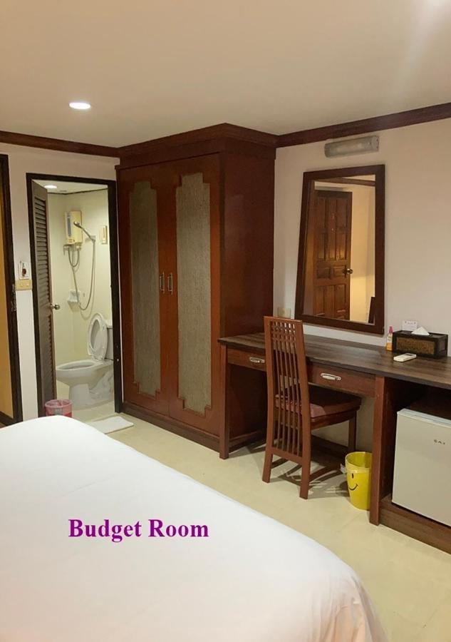 Le Tanjong House Hotel Patong Bagian luar foto
