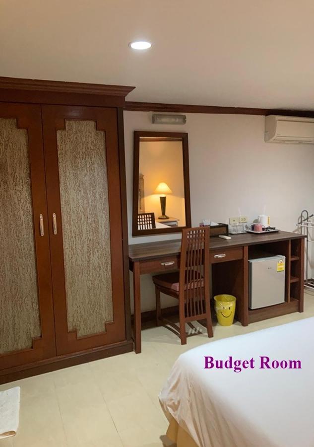 Le Tanjong House Hotel Patong Bagian luar foto