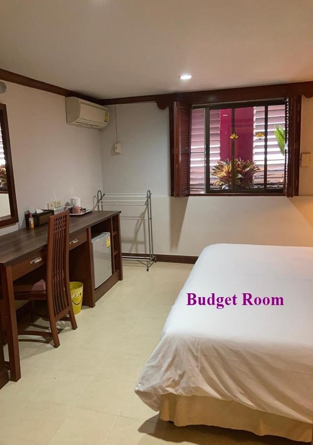 Le Tanjong House Hotel Patong Bagian luar foto