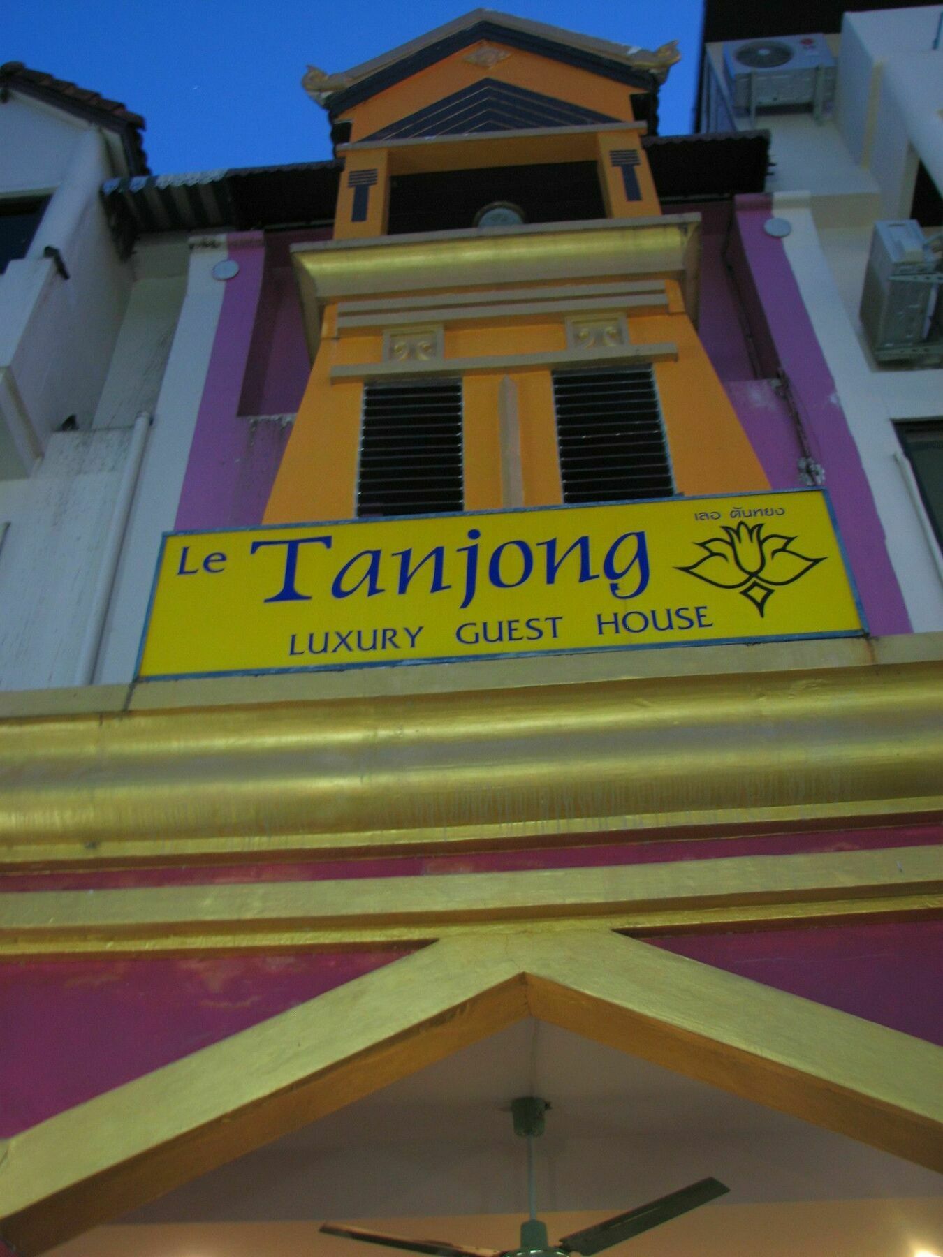 Le Tanjong House Hotel Patong Bagian luar foto
